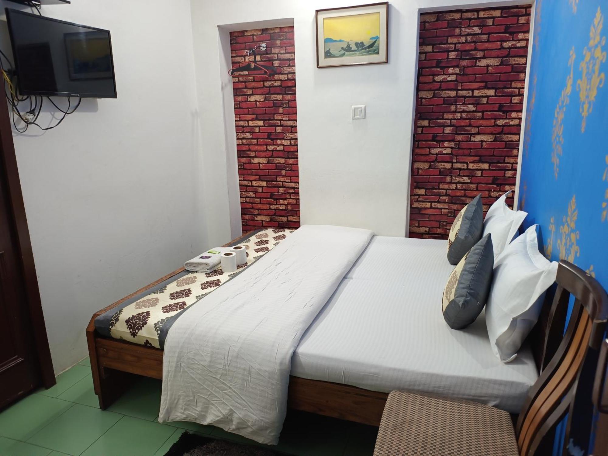 Hotel Majors Den Ню Делхи Екстериор снимка
