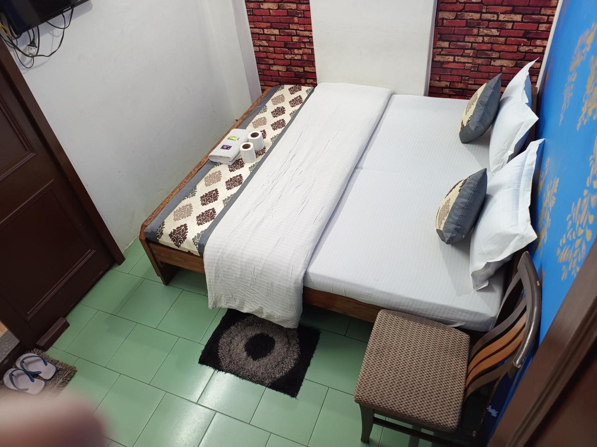 Hotel Majors Den Ню Делхи Екстериор снимка