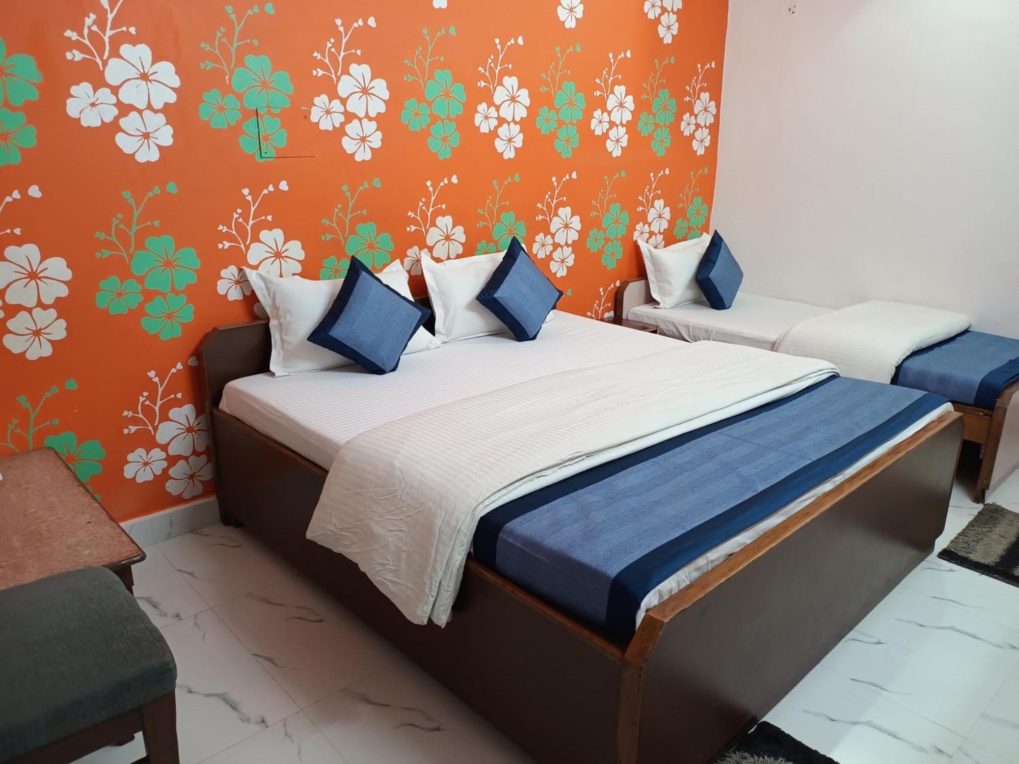 Hotel Majors Den Ню Делхи Екстериор снимка