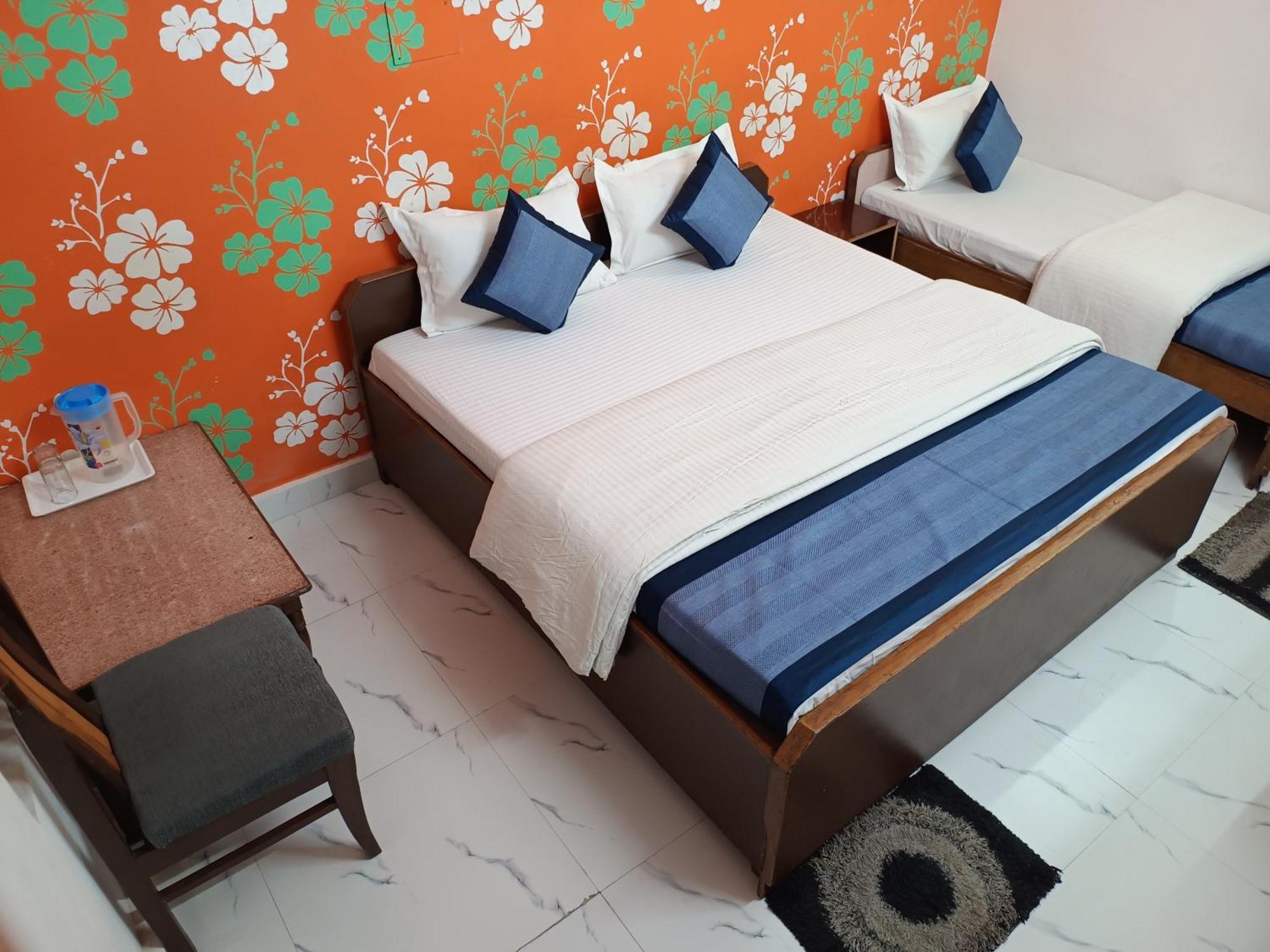 Hotel Majors Den Ню Делхи Екстериор снимка