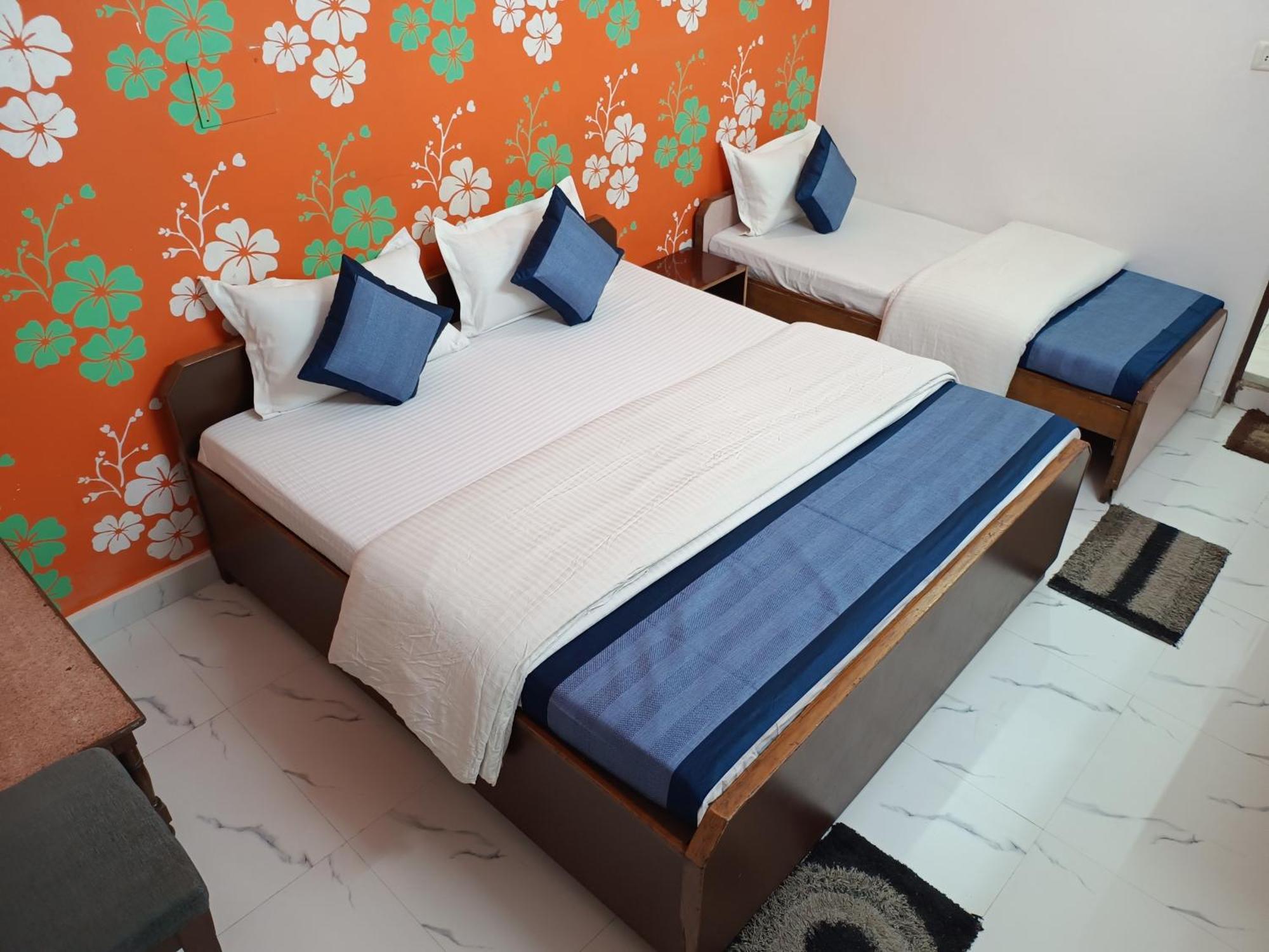 Hotel Majors Den Ню Делхи Екстериор снимка