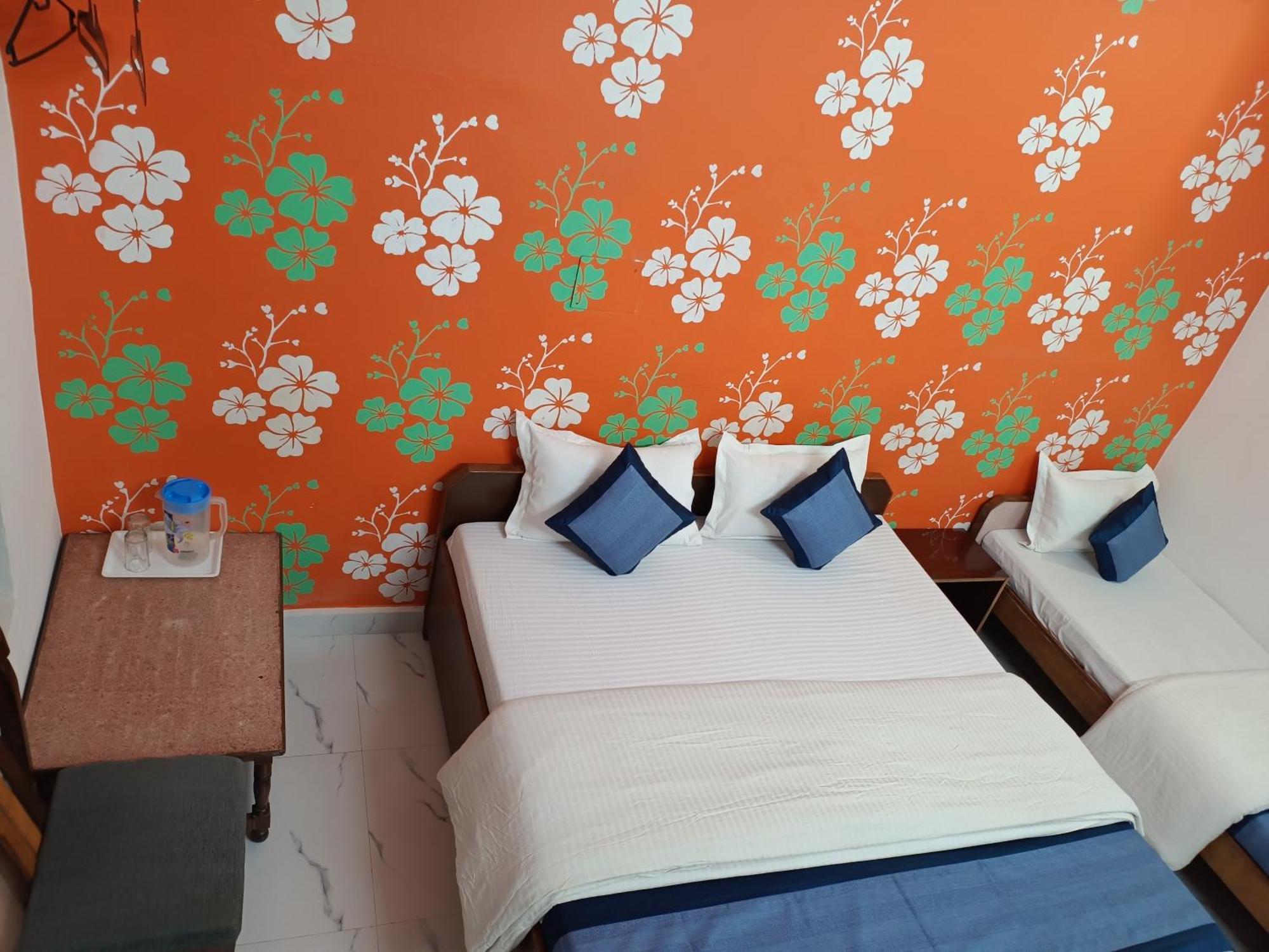 Hotel Majors Den Ню Делхи Екстериор снимка