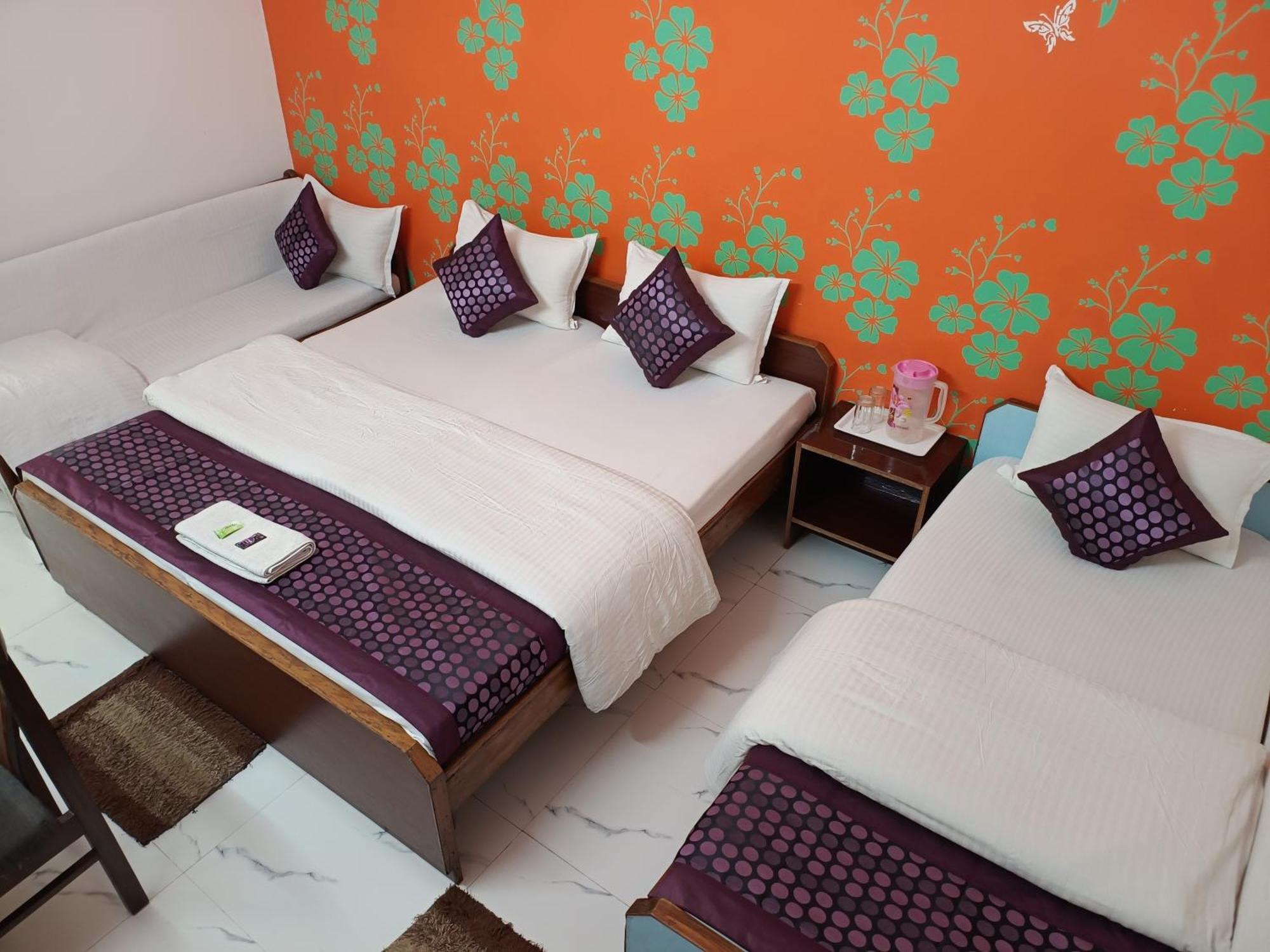 Hotel Majors Den Ню Делхи Екстериор снимка